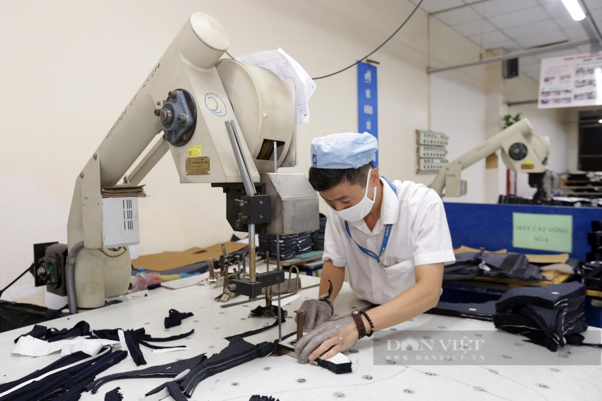 Lao động tạm hoãn hợp đồng, nghỉ việc không hưởng lương để thực hiện công tác phòng dịch Covid-19 sẽ được nhận hỗ trợ. (Ảnh: N.T Chụp tại Công ty May 10)