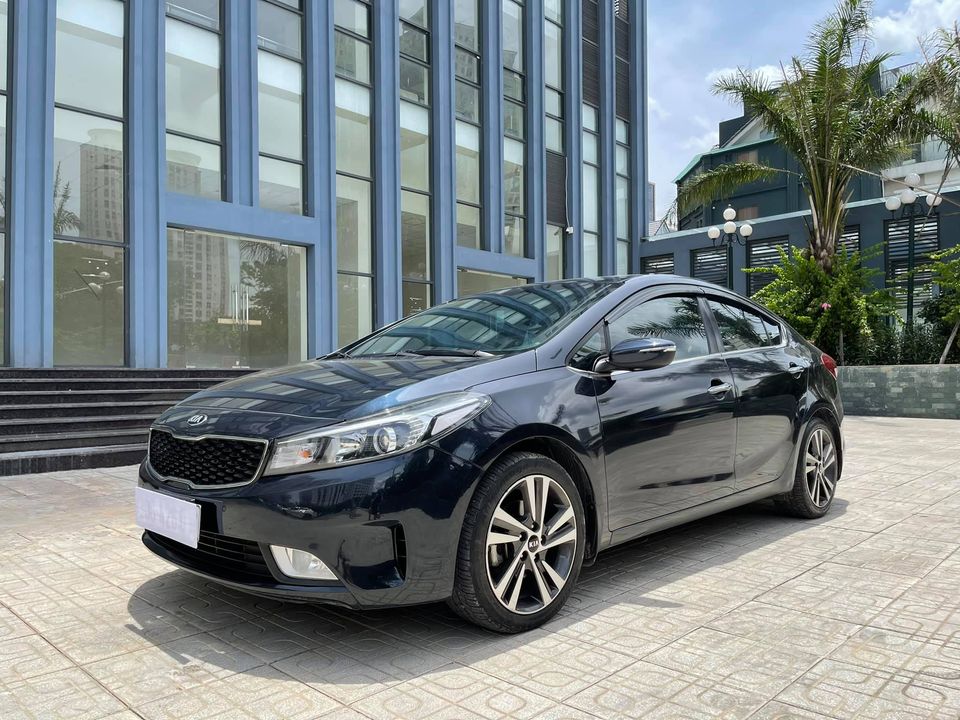 Khó tin Kia Cerato đời 2018 bán lại giá ngang xe mới - Ảnh 1.