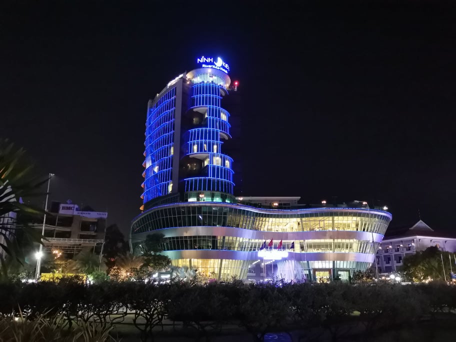Cần Thơ: Phong tỏa khách sạn Ninh Kiều Riverside và 2 khu vực khác để ngăn chặn dịch Covid-19 lây nhiễm trong cộng đồng - Ảnh 1.