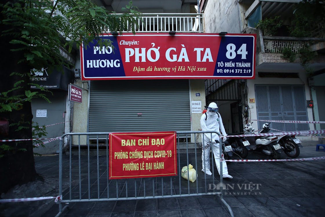 Hà Nội thêm 4 ca dương tính SARS-CoV-2, trong đó có bé gái 1 tuổi - Ảnh 1.