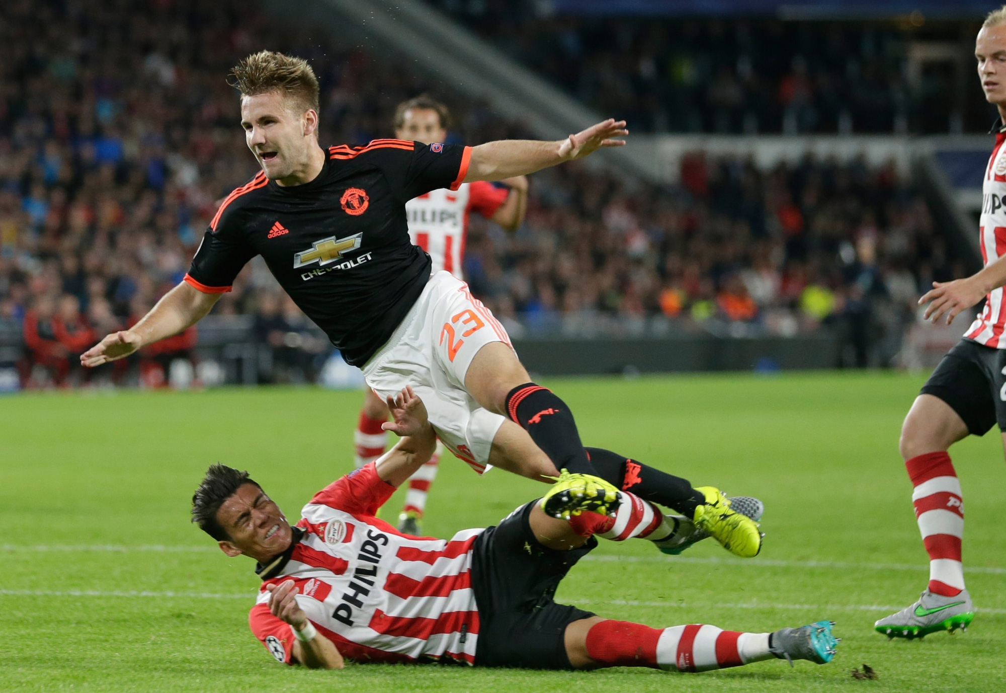 Luke Shaw: Từ chấn thương kinh hoàng đến hậu vệ hay nhất Euro 2020 - Ảnh 1.