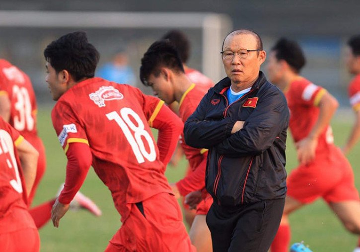 V.League hoãn vô thời hạn, ĐT Việt Nam đứng trước thay đổi quan trọng - Ảnh 2.