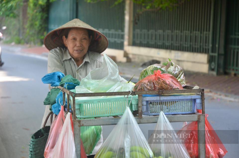 Rất nhiều lao động tự do bị mất việc khi Hà Nội thông báo tạm dừng mở cửa hoạt động không thiết yếu đang cần hỗ trợ gấp. Ảnh chụp thời điểm tháng 3/2021 - N.T