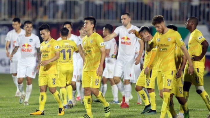 Ba rắc rối lớn khiến nhiều CLB V.League &quot;nội chiến&quot; với VPF - Ảnh 2.