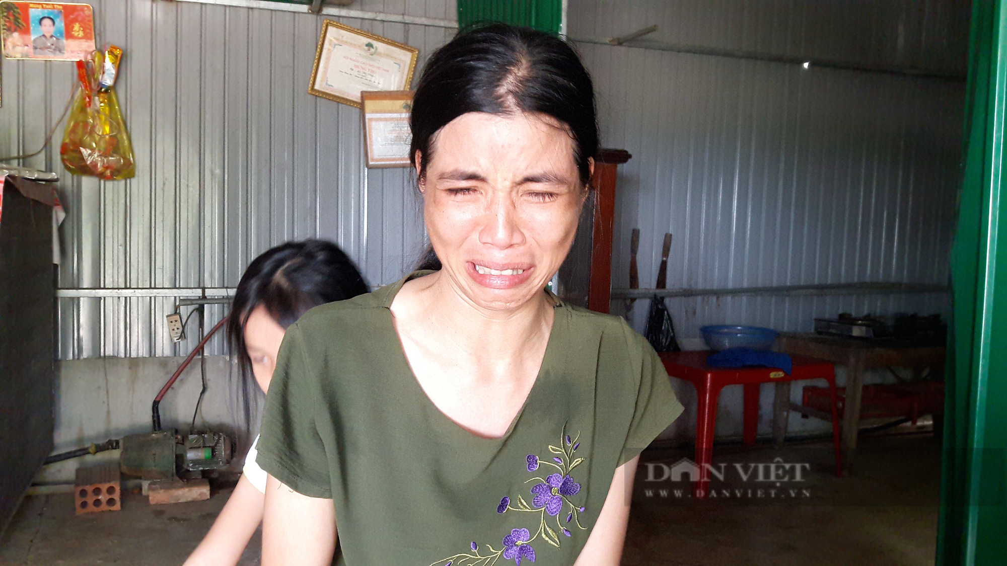 Bố mẹ tật nguyền, chưa biết lấy tiền đâu cho con phẫu thuật cột sống - Ảnh 3.