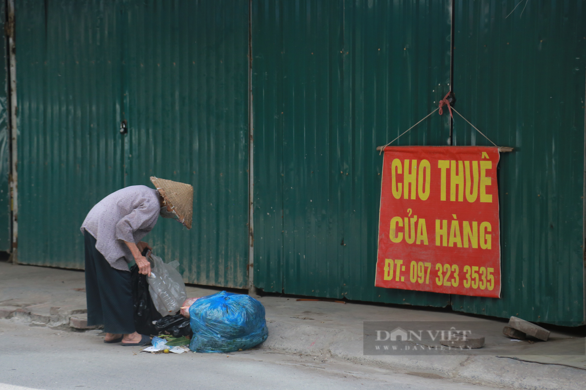 Cận cảnh 'vườn không nhà trống' ở khu chợ sinh viên nổi tiếng nhất Thủ đô - Ảnh 9.