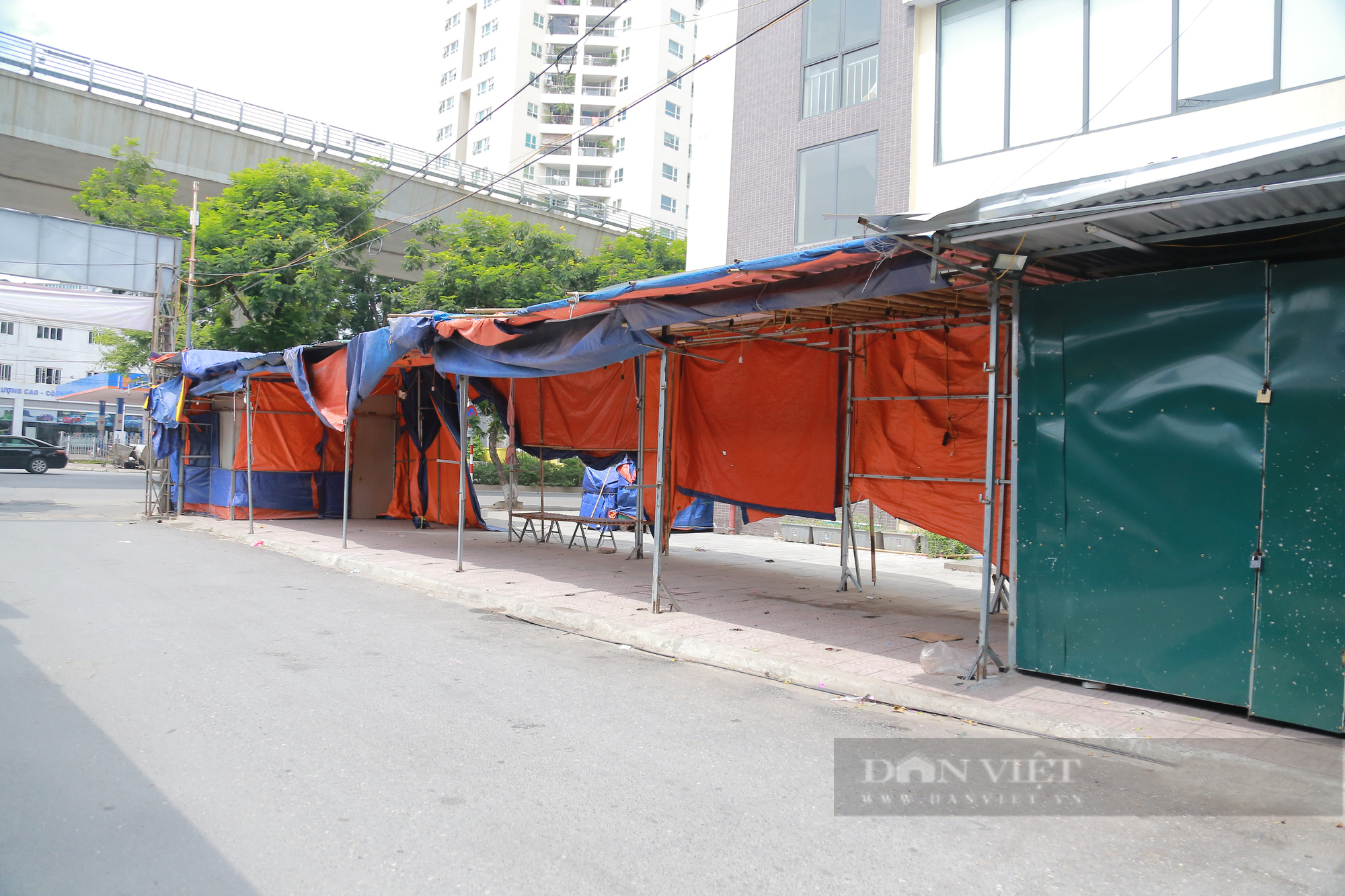 Cận cảnh 'vườn không nhà trống' ở khu chợ sinh viên nổi tiếng nhất Thủ đô - Ảnh 10.