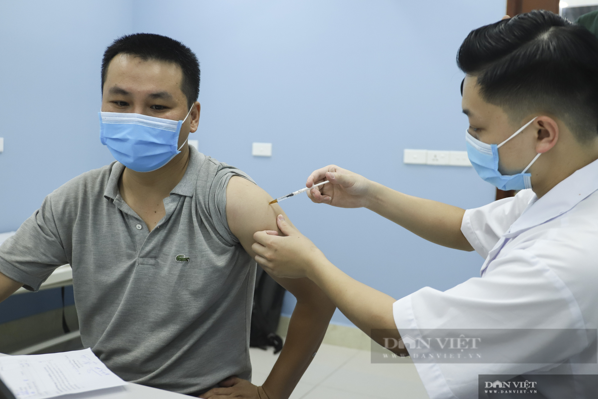 Ông Chu Ngọc Anh: Mọi người dân đều bình đẳng về quyền lợi tiêm vắc xin - Ảnh 2.