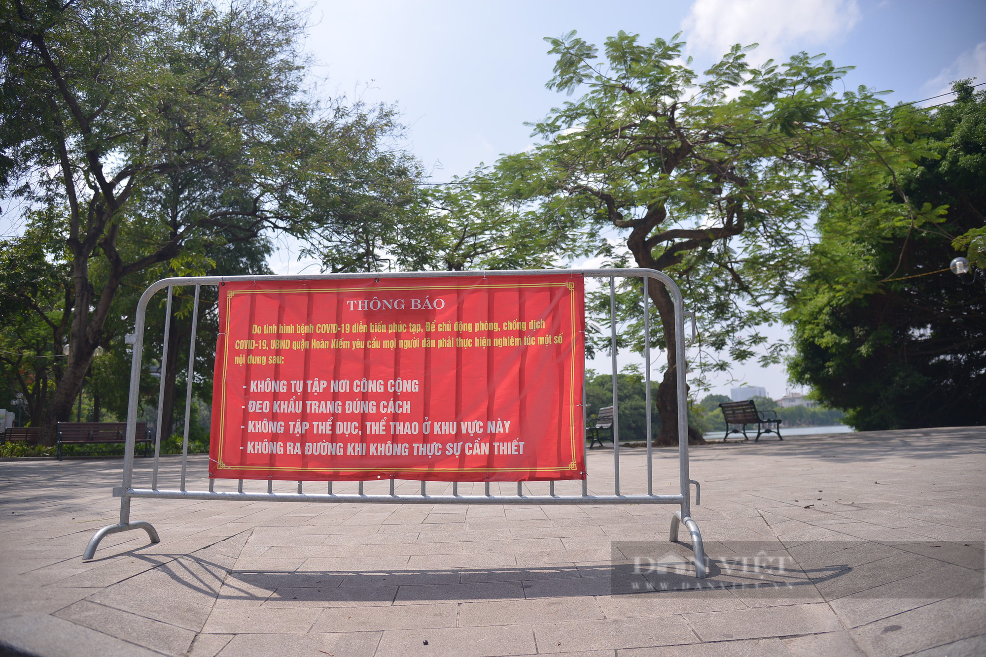 Có một hồ Gươm vắng vẻ, bình yên trong ngày đầu Hà Nội thực hiện Chỉ thị 16 - Ảnh 7.