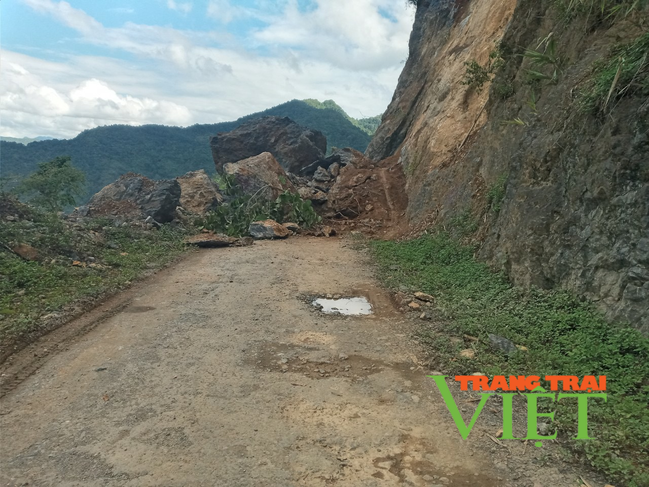 Lai Châu: Huyện biên giới Nậm Nhùn đảm bảo an toàn giao thông trong mùa mưa lũ - Ảnh 3. Lai Châu: Huyện biên giới Nậm Nhùn đảm bảo an toàn giao thông trong mùa mưa lũ - Ảnh 3.