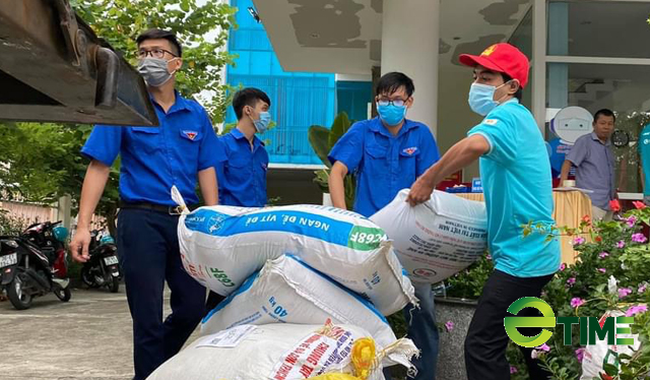 Quảng Ngãi: Áo xanh giúp tiêu thụ vàng trắng, lập Đội phản ứng nhanh chở hàng vào vùng dịch  - Ảnh 5.