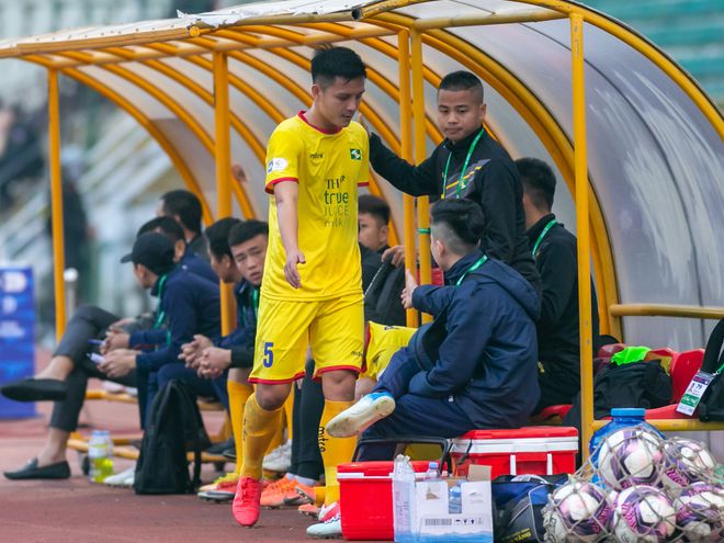 &quot;Siêu ngoại binh&quot; và 4 ngôi sao tái xuất, SLNA mơ trụ hạng - Ảnh 2.