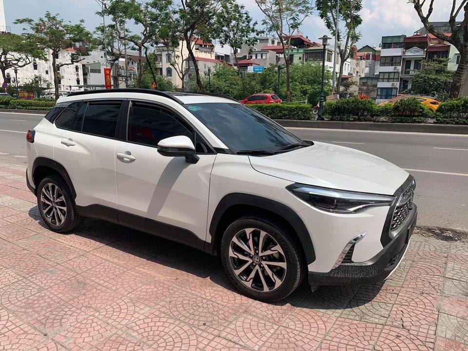 Chạy lướt, Toyota Corolla Cross lên sàn xe cũ với giá khó tin - Ảnh 1.