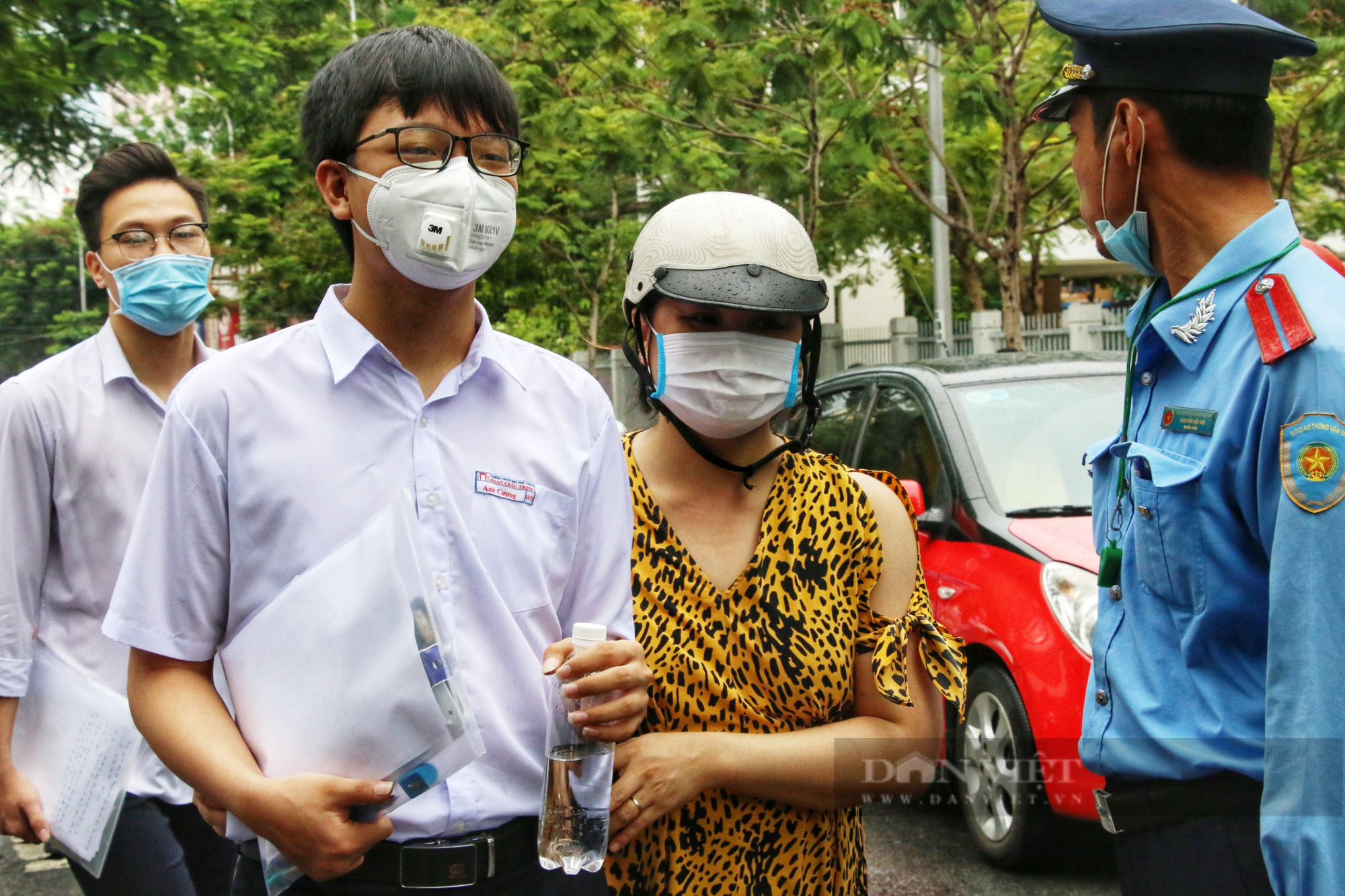 Đà Nẵng: Phụ huynh, thí sinh &quot;chia sẻ&quot; với các sĩ tử tại TP.HCM - Ảnh 2.
