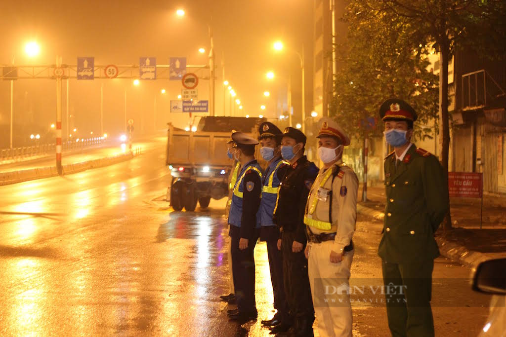 Dịch Covid-19 diễn biến nhanh, phức tạp: Chủ tịch Hà Nội hỏa tốc ra công điện liên quan đến người đến từ TP.HCM - Ảnh 3.