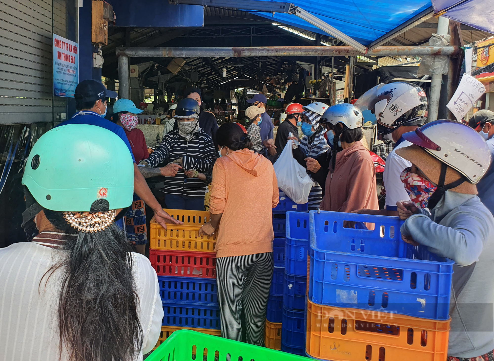 TP.HCM giãn cách xã hội theo Chỉ thị 16: Công bố hơn 2.800 điểm bán thực phẩm, hàng thiết yếu - Ảnh 1.