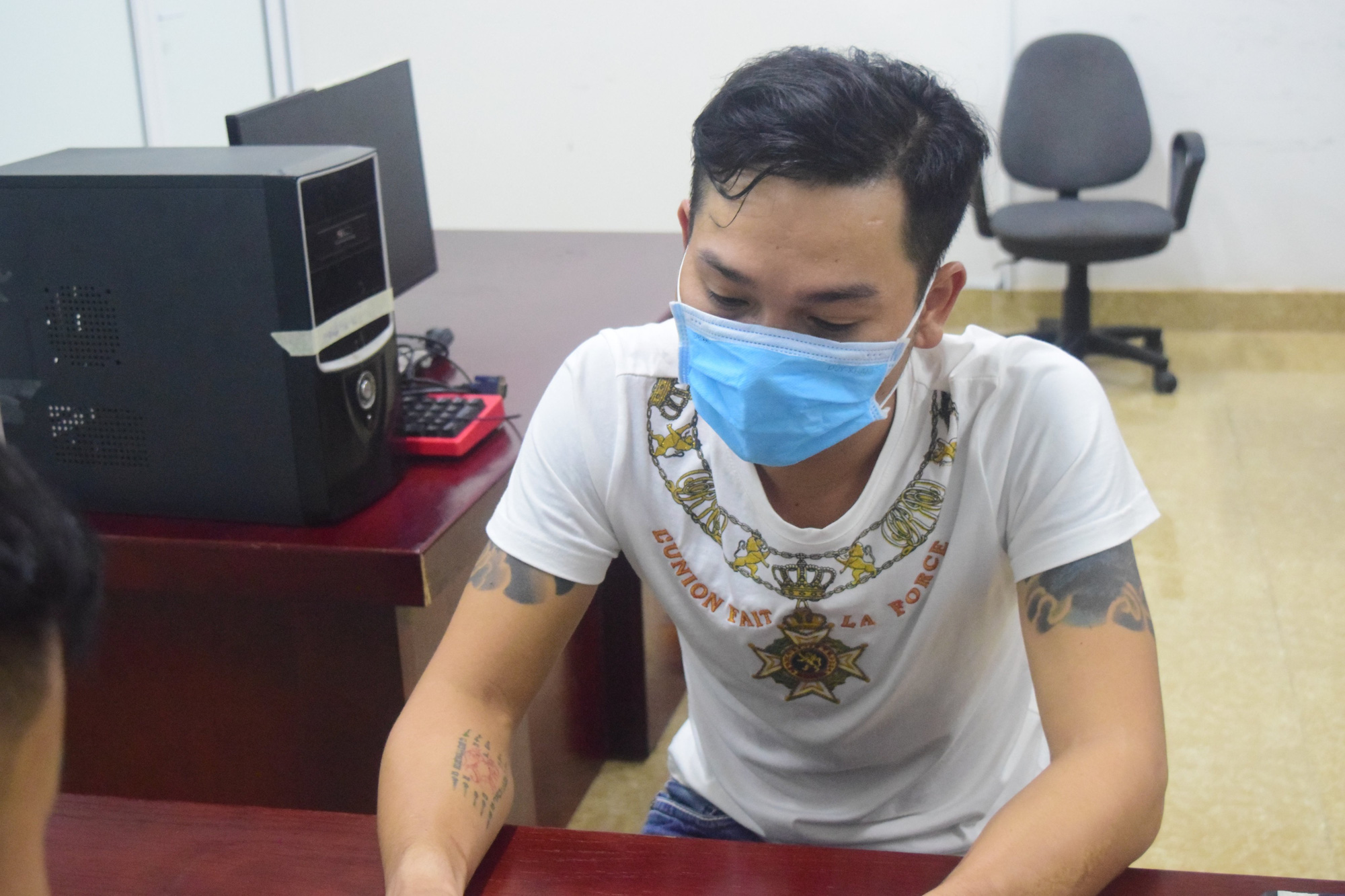 TT-Huế: Triệt xóa đường dây cá độ bóng đá trăm tỷ, bắt giữ 4 dối tượng  - Ảnh 1.