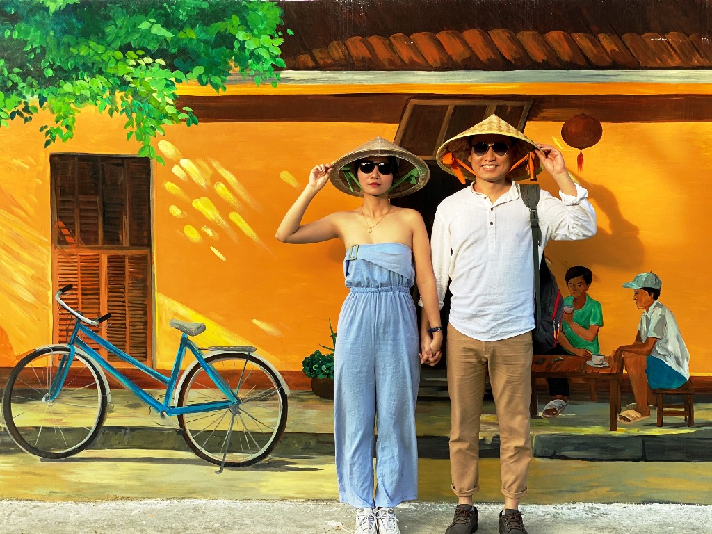Hàng triệu người bỏ tiền mua vé vào làng Hòn Thiên ngắm tranh bích họa - Ảnh 6.