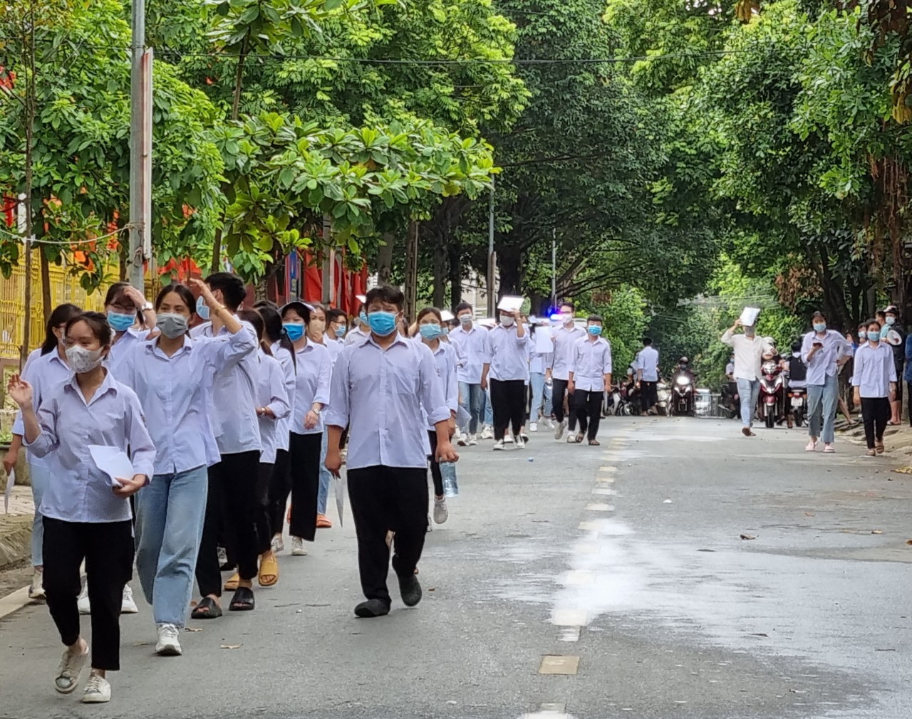 Ninh Bình: Đề thi môn Ngữ văn được thí sinh đánh giá khá vừa sức - Ảnh 1.