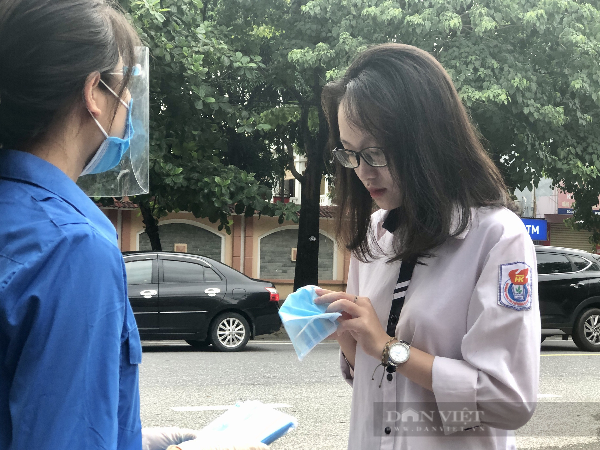 Hình ảnh thí sinh vùng giãn cách thành Vinh đi thi từ sáng sớm - Ảnh 7.