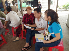 Kiên trì tuyên truyền để người dân tin vào BHXH tự nguyện - Ảnh 2.