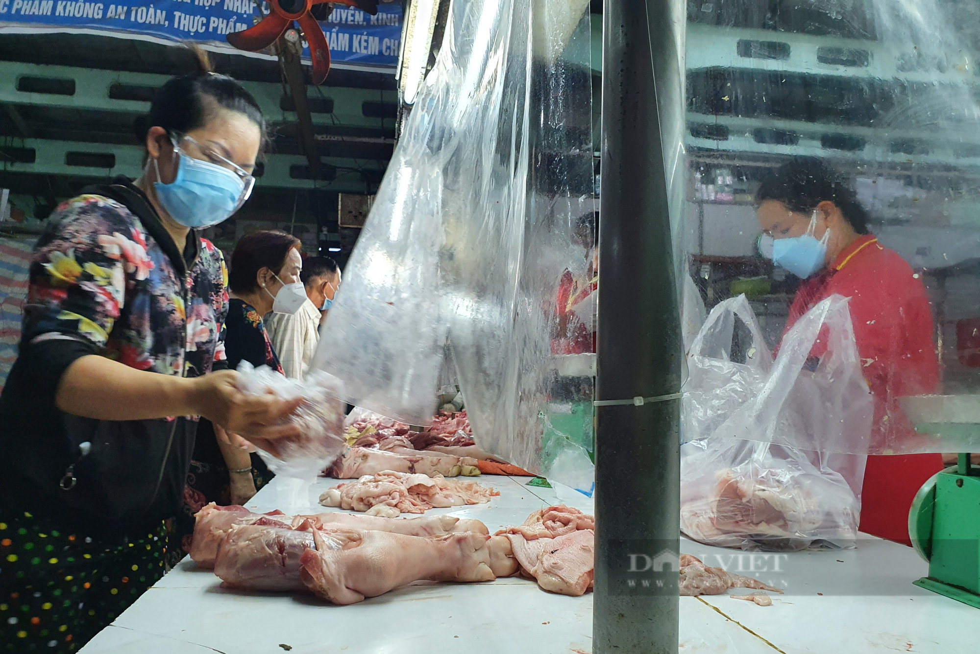 TP.HCM: Linh hoạt tìm biện pháp mở lại chợ an toàn - Ảnh 3.