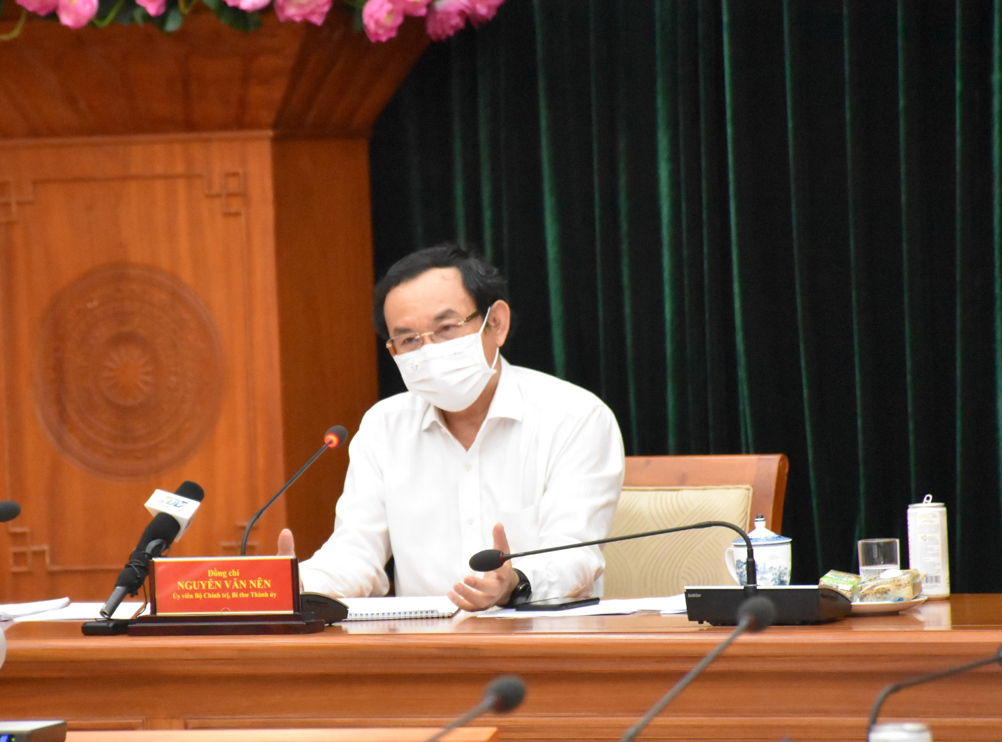 Bí thư Thành ủy TP.HCM: Hàng trăm nghìn người bỏ về quê vì cuộc sống thiếu thốn trăm bề - Ảnh 1.
