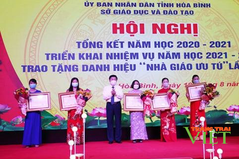 Hoà Bình: Trao tặng danh hiệu “nhà giáo ưu tú” lần thứ XV cho 5 cá nhân - Ảnh 1. Hoà Bình: Trao tặng danh hiệu “nhà giáo ưu tú” lần thứ XV cho 5 cá nhân - Ảnh 1.