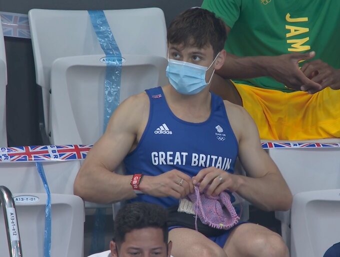 VĐV đồng tính nam đoạt HCV Olympic 2020: Đã có 1 con trai, thích may vá - Ảnh 2.