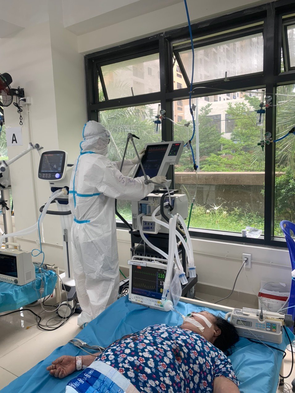 TP.HCM: Bệnh nhân thứ 10.000 của Bệnh viện dã chiến số 8 xuất viện - Ảnh 3.