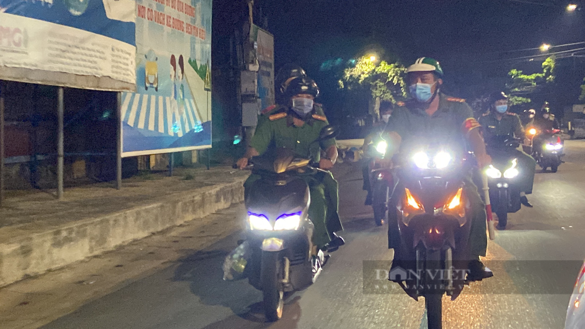 Xuyên đêm cùng lực lượng tuần tra: Ngủ “lố” nên đêm mới lọ mọ đi mua thức ăn - Ảnh 1.