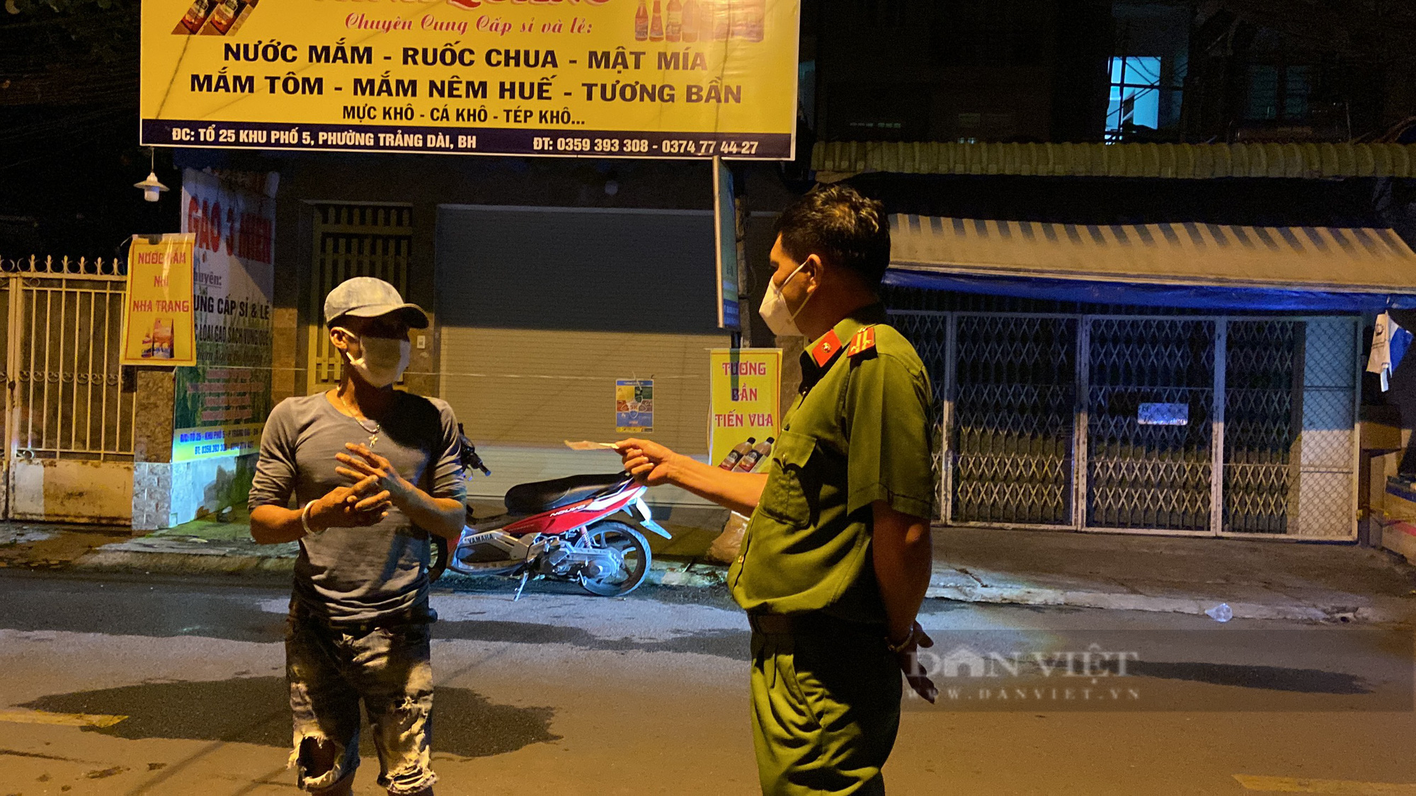 Xuyên đêm cùng lực lượng tuần tra: Ngủ “lố” nên đêm mới lọ mọ đi mua thức ăn - Ảnh 3.