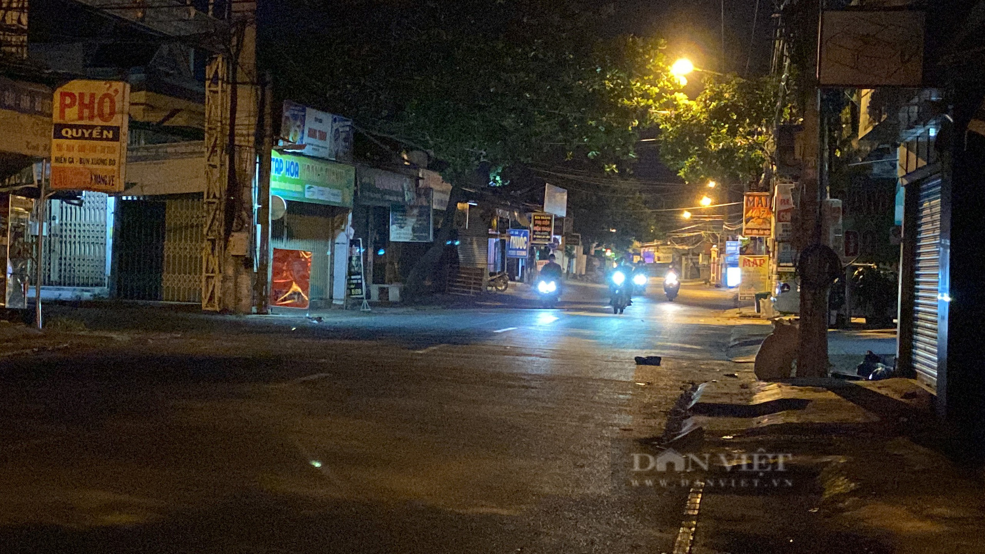 Xuyên đêm cùng lực lượng tuần tra: Ngủ “lố” nên đêm mới lọ mọ đi mua thức ăn - Ảnh 11.