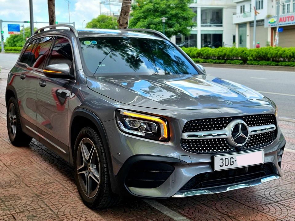 Mercedes-Benz GLB 200 AMG lướt lên sàn xe cũ, người dùng lỗ hơn 300 triệu đồng - Ảnh 1.