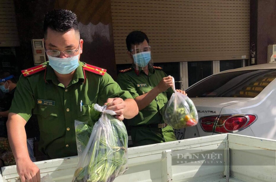 Đồng Nai: Công an trích nhiều ngày lương để hỗ trợ người khó khăn trong đại dịch - Ảnh 4.