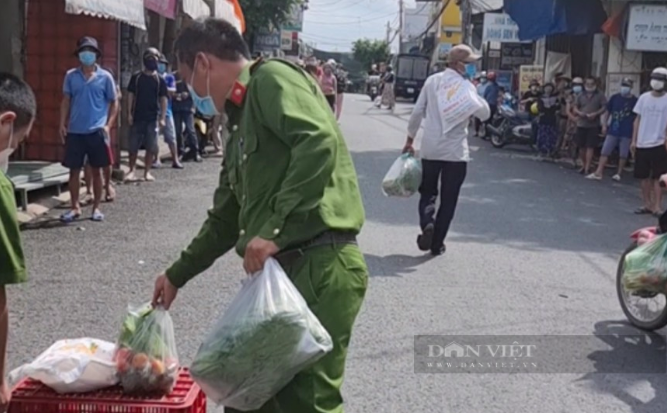 Đồng Nai: Công an trích nhiều ngày lương để hỗ trợ người khó khăn trong đại dịch - Ảnh 8.