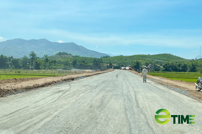 Quảng Ngãi: 21.000m3 đất làm đường dự án cầu 245 tỷ còn thiếu sẽ giải quyết thế nào?  - Ảnh 5.