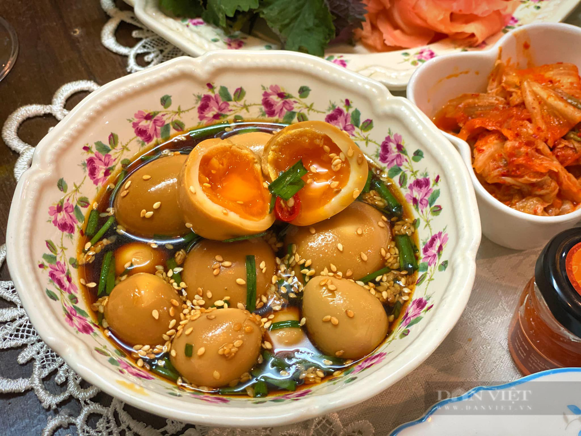 Trứng gà lòng đào ngâm tương - Ảnh 3.