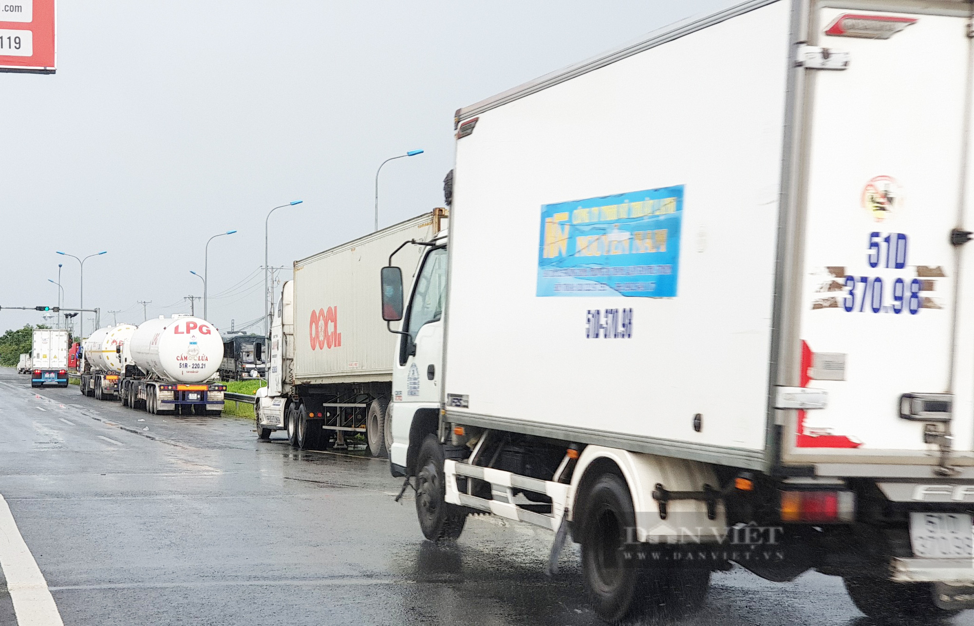 Cần Thơ: Ùn ứ xe tại điểm tập kết, giao nhận hàng hoá - Ảnh 6.