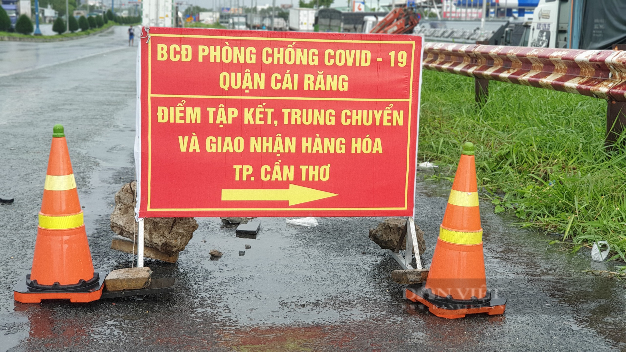 Cần Thơ: Ùn ứ xe tại điểm tập kết, giao nhận hàng hoá - Ảnh 7.