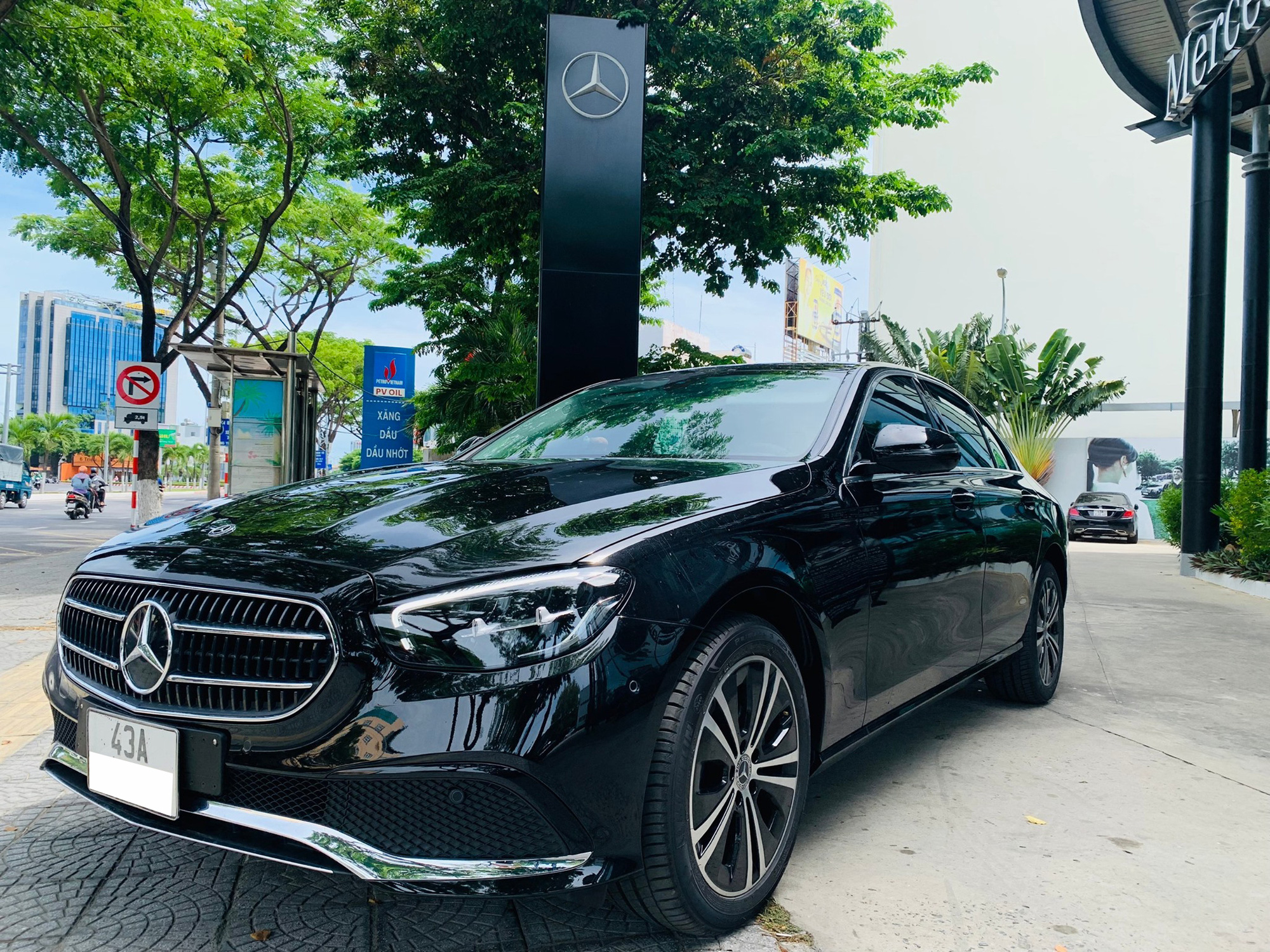 Chạy 50km đã rao bán, Mercedes-Benz E 180 2021 khiến người dùng tò mò - Ảnh 1.