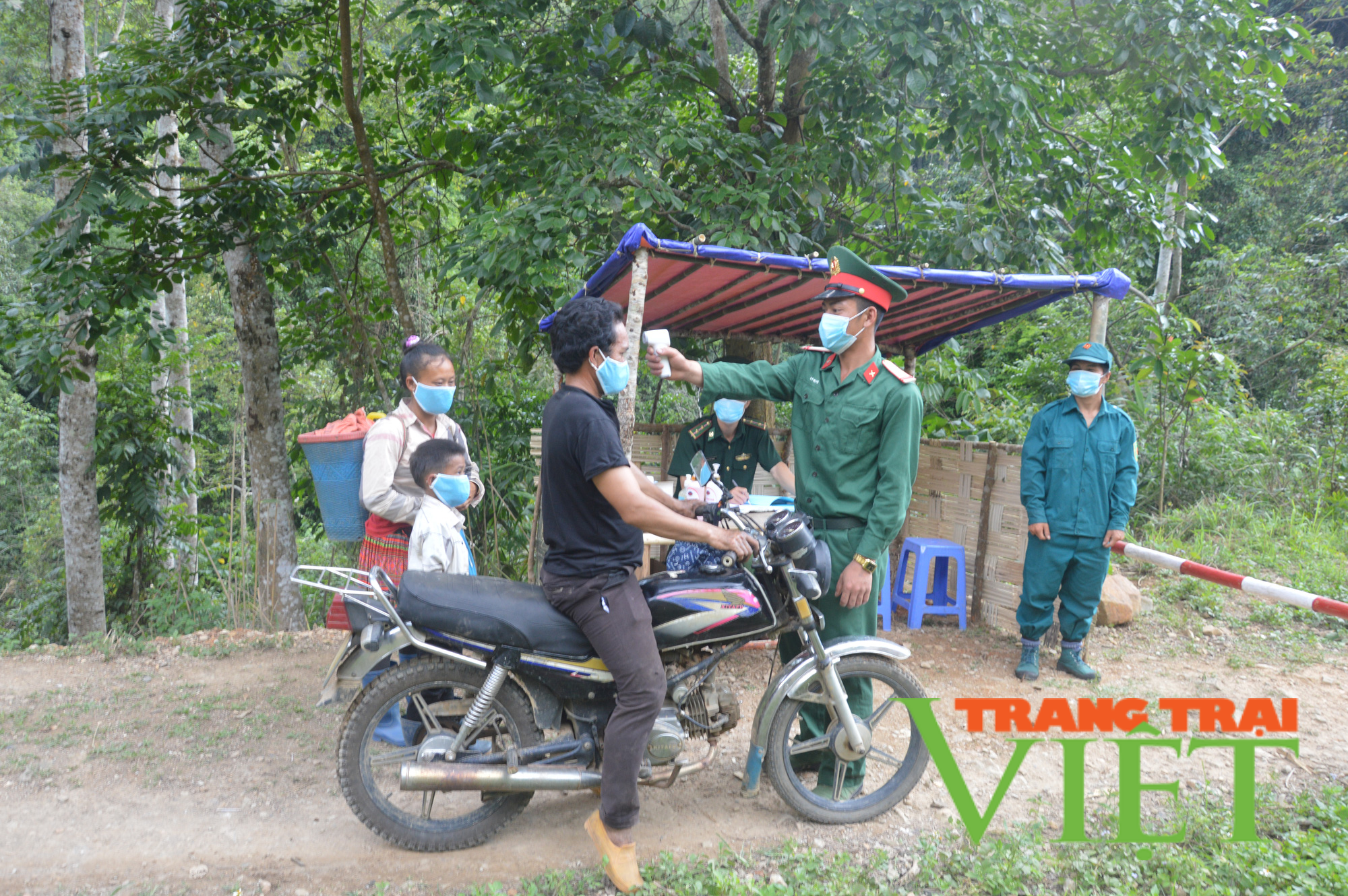 Bộ CHQS tỉnh Điện Biên:Nỗ lực trong công tác phòng, chống dịch Covid-19 và sẵn sàng bảo vệ Tổ quốc - Ảnh 4. Bộ CHQS tỉnh Điện Biên:Nỗ lực trong công tác phòng, chống dịch Covid-19 và sẵn sàng bảo vệ Tổ quốc - Ảnh 4.