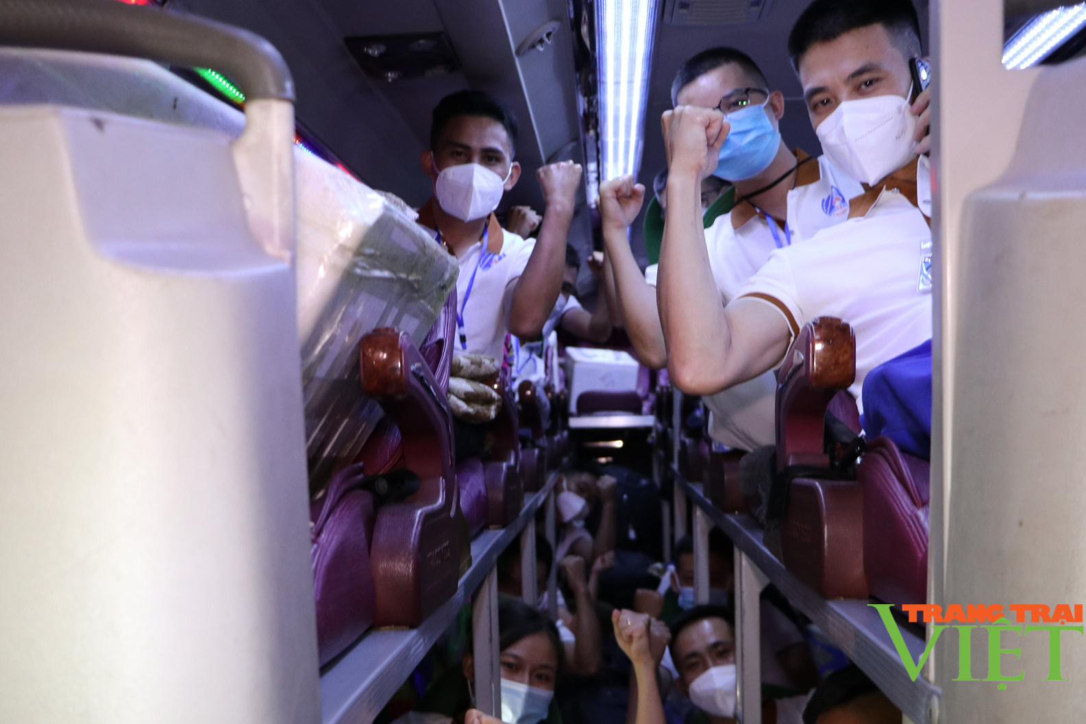 Lai Châu: Tăng cường 23 bác sỹ, điều dưỡng hỗ trợ thành phố Hồ Chí Minh chống dịch - Ảnh 2. Lai Châu: Tăng cường 23 bác sỹ, điều dưỡng hỗ trợ thành phố Hồ Chí Minh chống dịch - Ảnh 2.