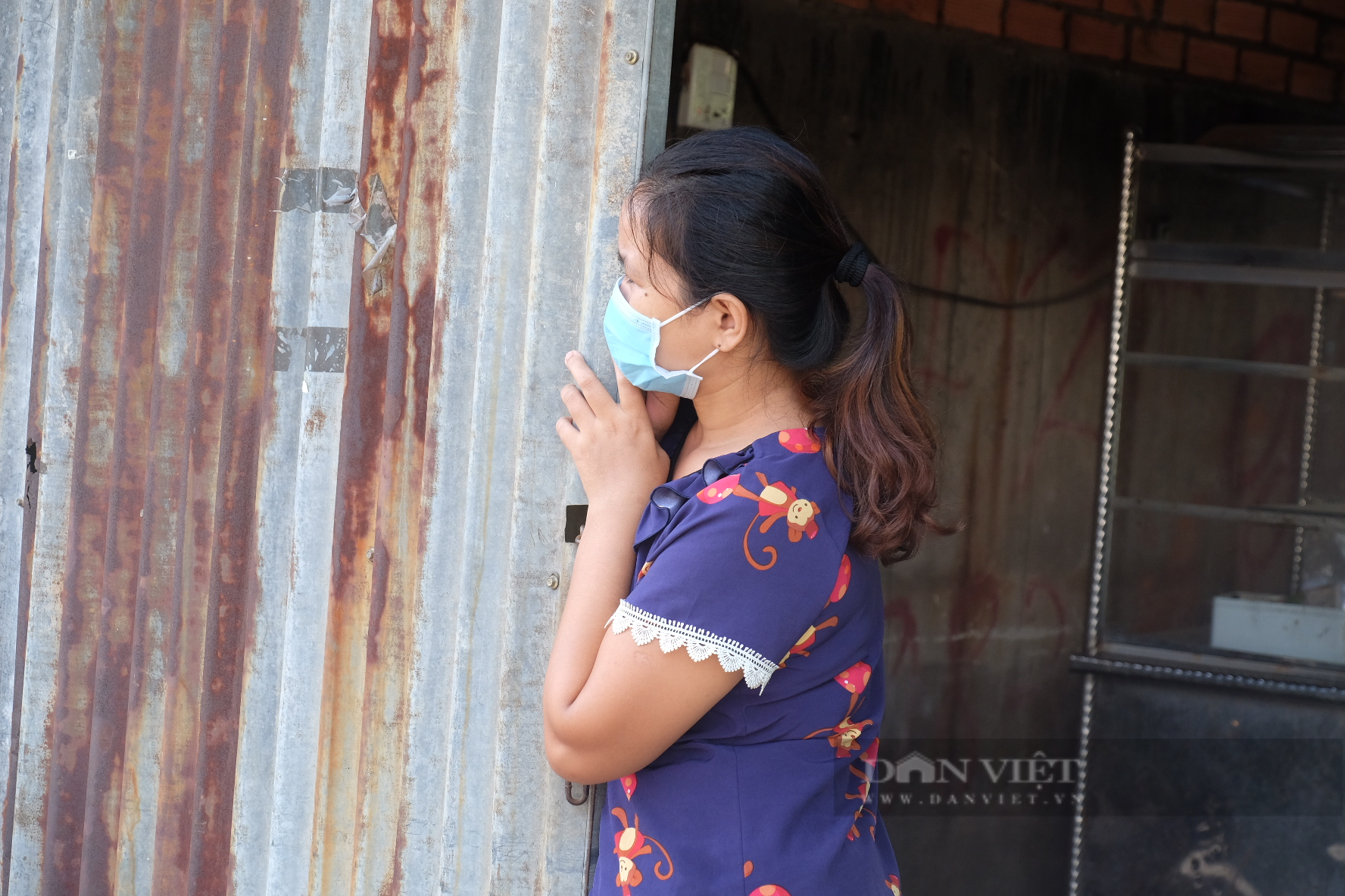 “Áo xanh” xông pha vào vùng đỏ gửi quà đến tay lao động nghèo - Ảnh 4.