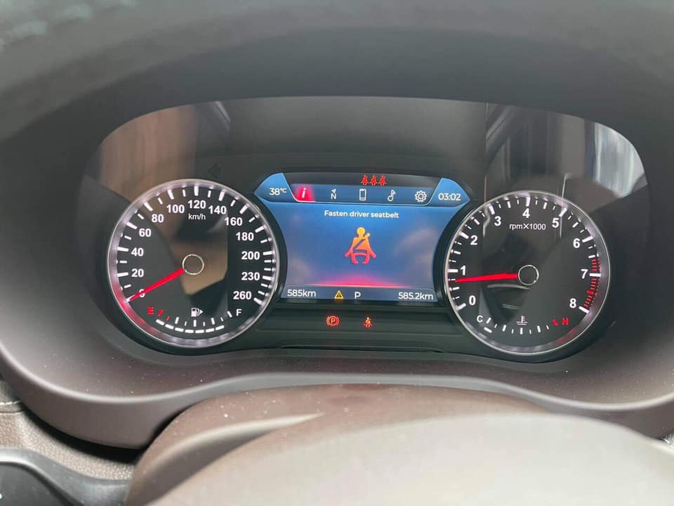 VinFast Lux A2.0 chạy hơn 500km bán lại giá khó tin - Ảnh 2.