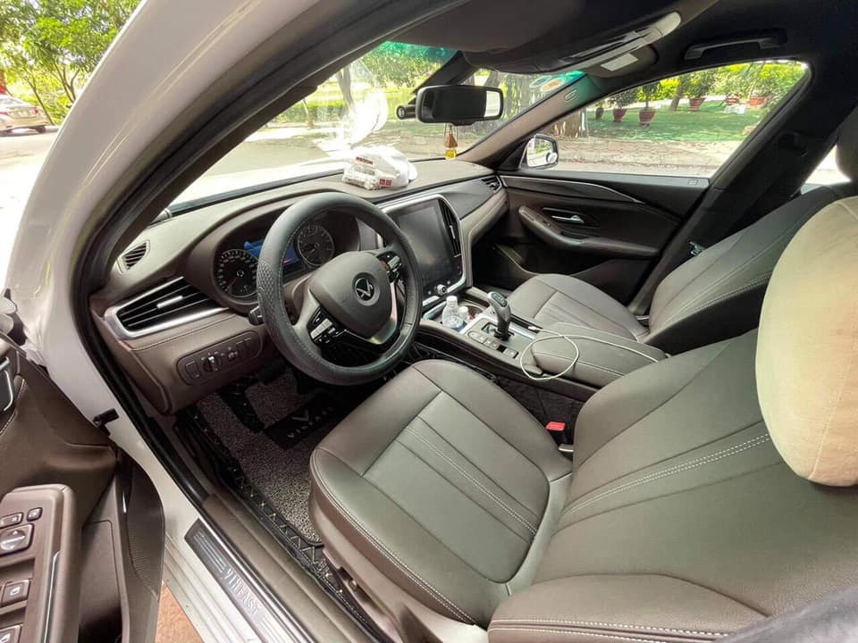 VinFast Lux A2.0 chạy hơn 500km bán lại giá khó tin - Ảnh 4.