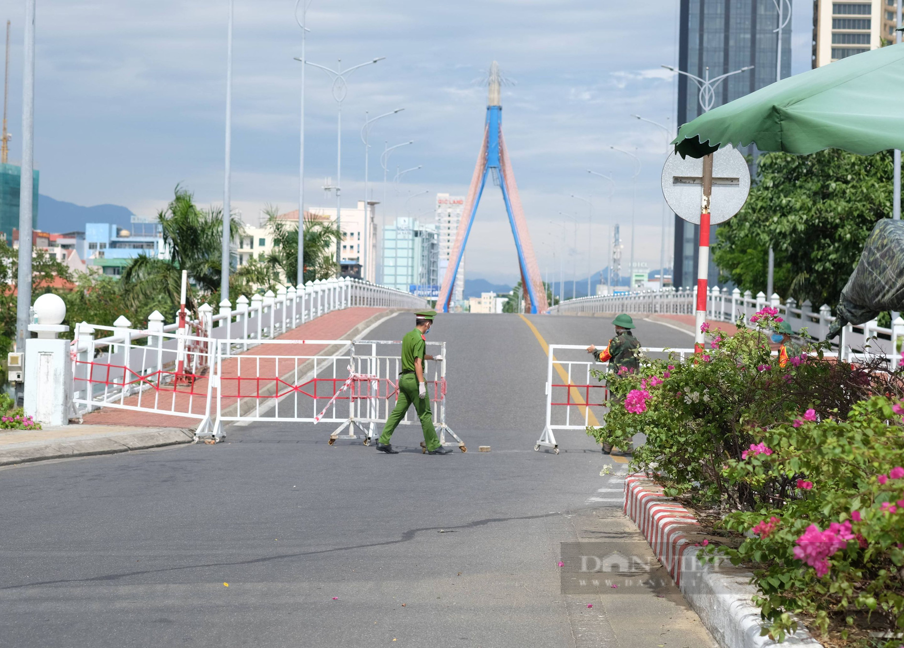 Đà Nẵng đóng cầu Sông Hàn và Thuận Phước để chống dịch - Ảnh 1.