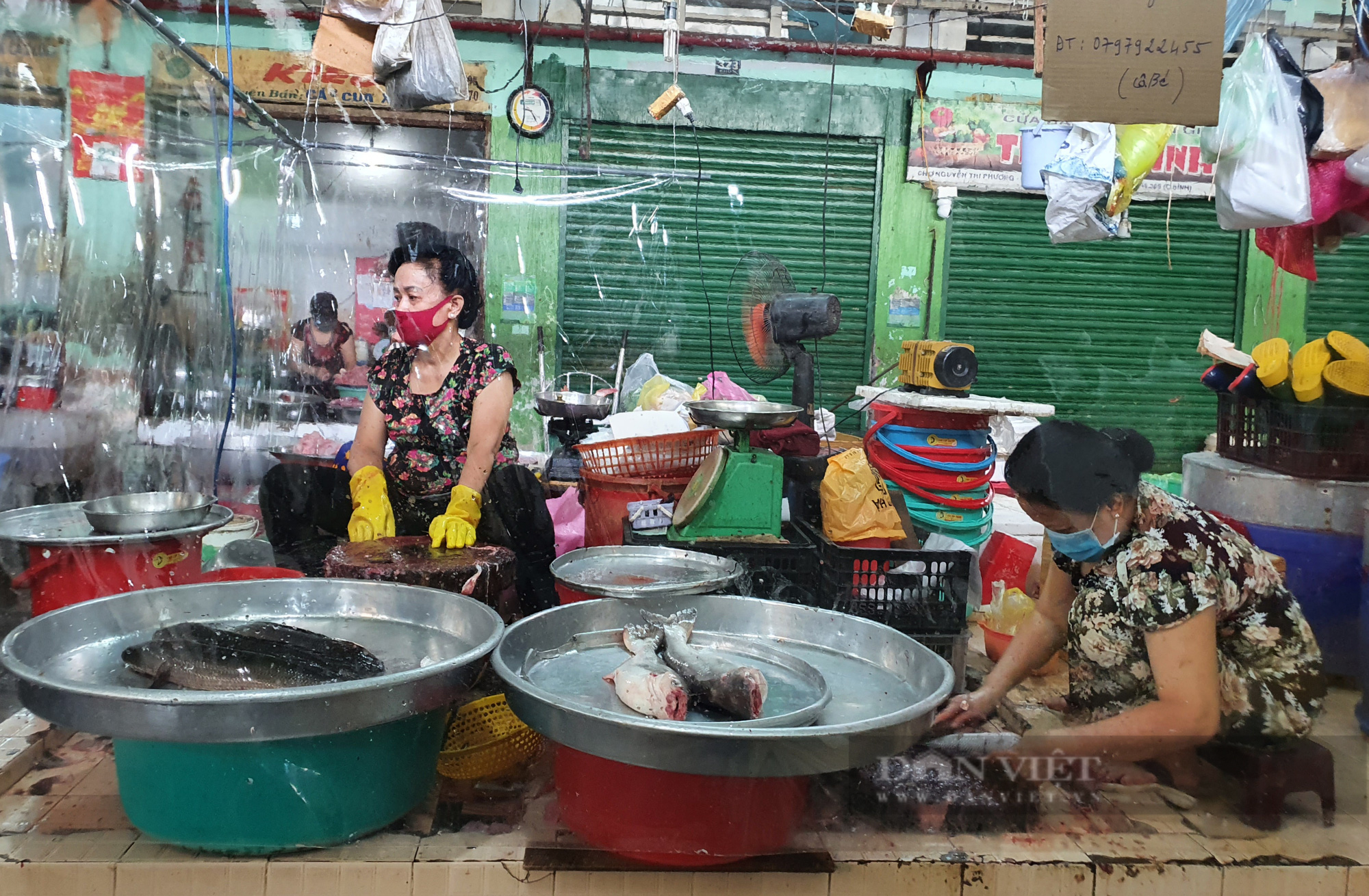 TP.HCM linh hoạt mở lại chợ, thêm xe buýt bán lưu động để người dân dễ mua thực phẩm - Ảnh 1.