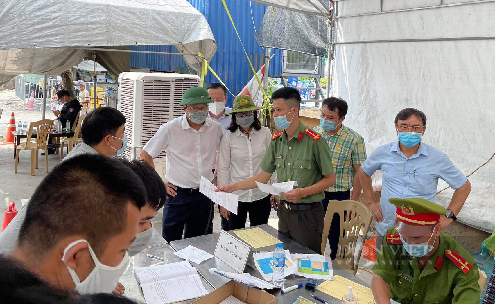 Hà Nội: Lái xe chở hàng sẽ được hỗ trợ xét nghiệm  SARS-COV-2 ở đâu? - Ảnh 1.