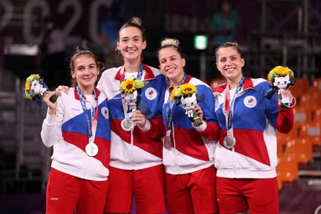 Người đẹp Nga 1m92: Hụt HCV Olympic, được cầu hôn ngay ở sân bay - Ảnh 1.